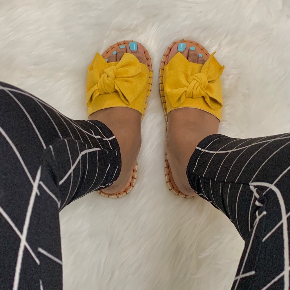 Yellow sandals size 8 - Picture 5 of 6